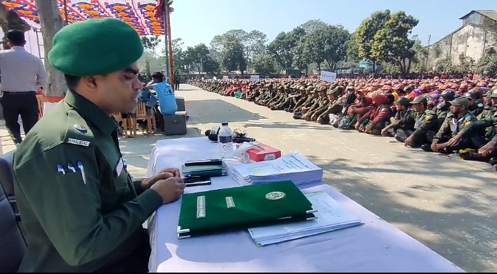 নওগাঁয় নির্বাচন উপলক্ষে আনসার-ভিডিপির প্যারেড অনুষ্ঠিত