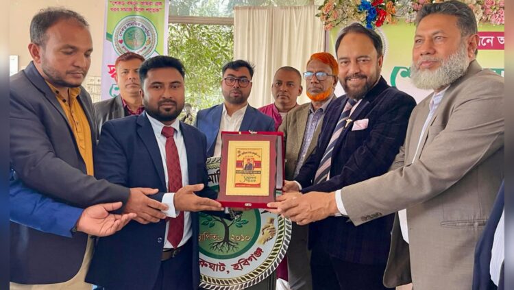 শেকড় সামাজিক সংগঠনের উদ্যোগে মেধাবৃত্তি ও সংবর্ধনা অনুষ্ঠান অনুষ্ঠিত