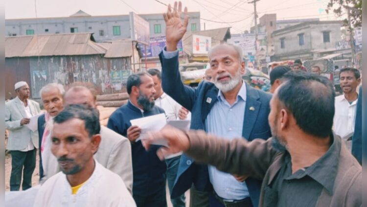 কুমিল্লা–৫ আসনে লাঙ্গল মার্কায় ভোট চেয়ে জনসংযোগে এমরানুল হক