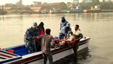 চাঁদপুরে যাত্রীবাহী লঞ্চে অসুস্থ যাত্রীকে জরুরি চিকিৎসা সহায়তা দিল কোস্ট গার্ড