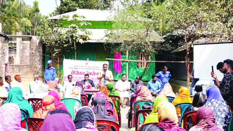 ভোটার উদ্বুদ্ধকরণ ও আচরণবিধি অবহিতকরণে লালমোহনে উঠান বৈঠক