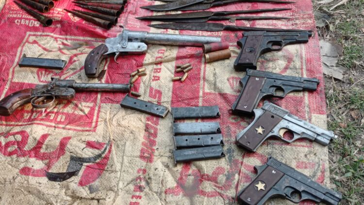 ফরিদপুরে যৌথবাহিনীর অভিযানে আগ্নেয়াস্ত্রসহ উদ্ধার