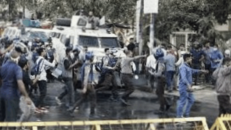 ইন্টারকন্টিনেন্টালের সামনে সংঘর্ষ, আহত বহু