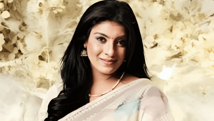 নিজের নামে ভুয়া অ্যাকাউন্টে ক্ষুব্ধ মৌ