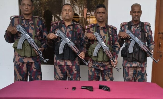 বেনাপোল সীমান্তে বিদেশি পিস্তল ও গুলি উদ্ধার