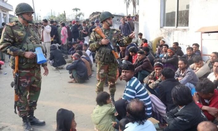 চন্দনাইশে যৌথ বাহিনীর অভিযানে ৩৪৫ জন অবৈধ রোহিঙ্গা আটক