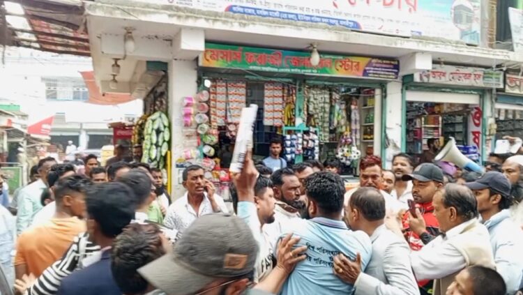 মাদারীপুরে ধানের শীষ ও স্বতন্ত্র প্রার্থীর সমর্থকদের মধ্যে সংঘর্ষে আহত ১০