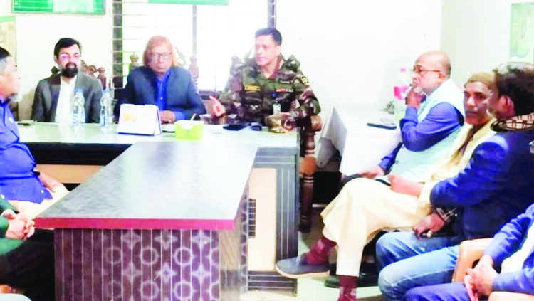 মধুপুরে সেনাবাহিনীর সঙ্গে গণমাধ্যম কর্মীদের মতবিনিময়