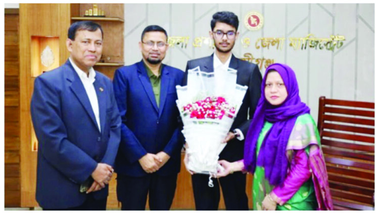 বুয়েট ভর্তি পরীক্ষায় প্রথম হওয়ায় আকিফকে শুভেচ্ছা জানালেন ডিসি