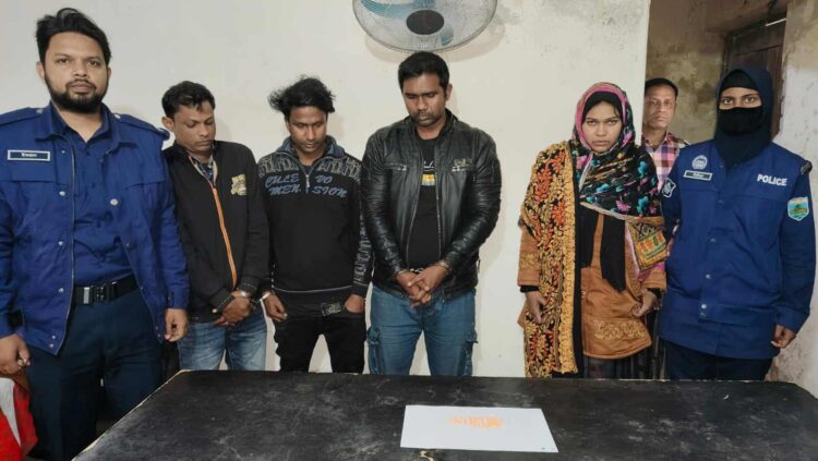 নওগাঁয় ৮৬ পিস ইয়াবাসহ আটক ৩